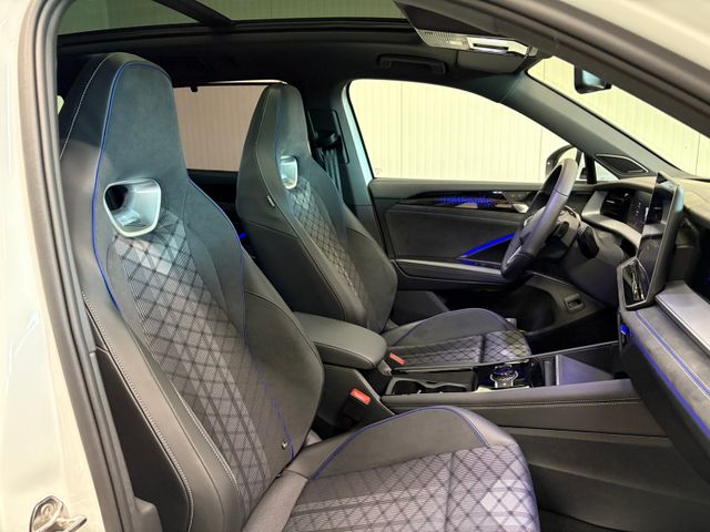 Tayron R-Line 2.0 TDI 4M DSG PANO STNDHZG LED