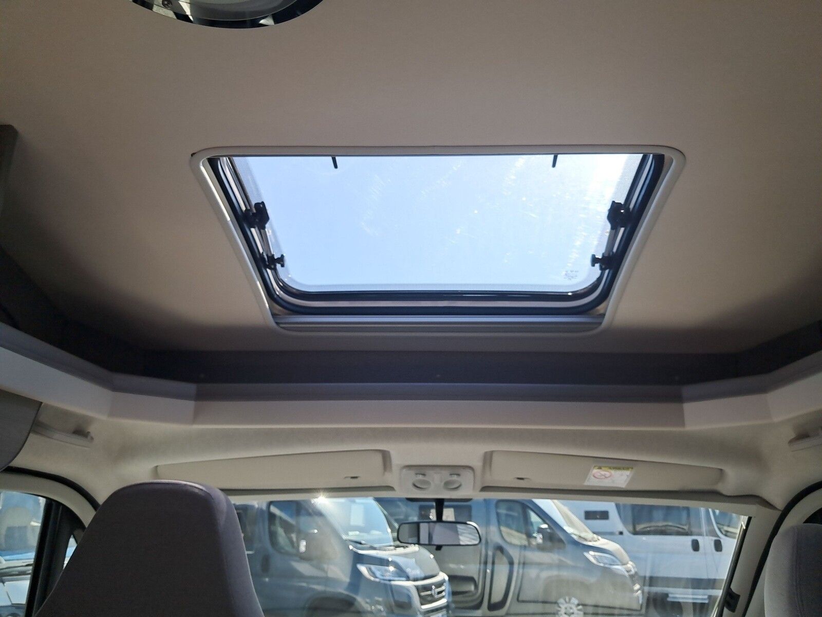 Fahrzeugabbildung Hobby OnTour Van V65 SAT,Solar,Markise,RK,Fahr.