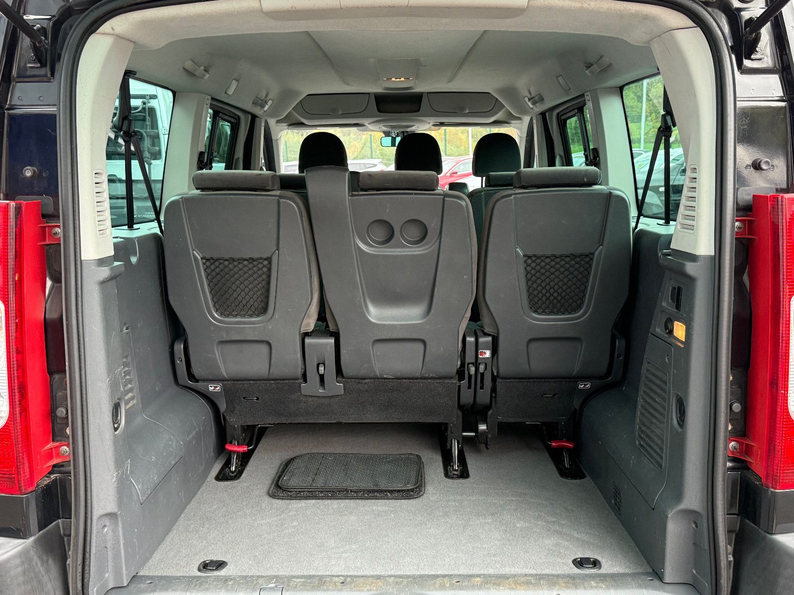 Fahrzeugabbildung Citroën Jumpy HDi 125 FAP Confort L2 9-Sitzer AHK PDC