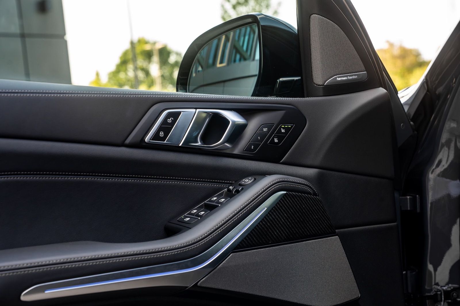 Fahrzeugabbildung BMW X5 40d xD M-SPORT PRO|AHK|ICONIC|MASSAGE|LUFT