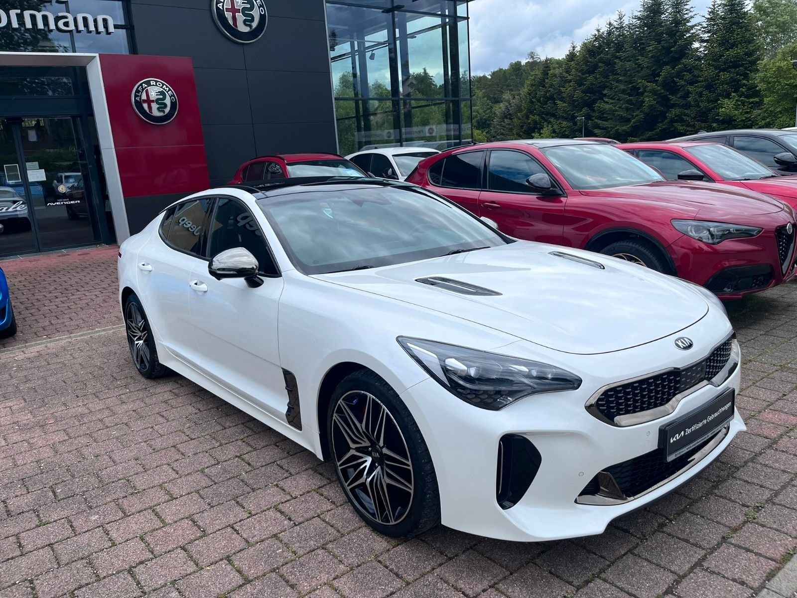 Fahrzeugabbildung Kia Stinger GT 4WD Leder el. Sitze Navi Kamera uvm.