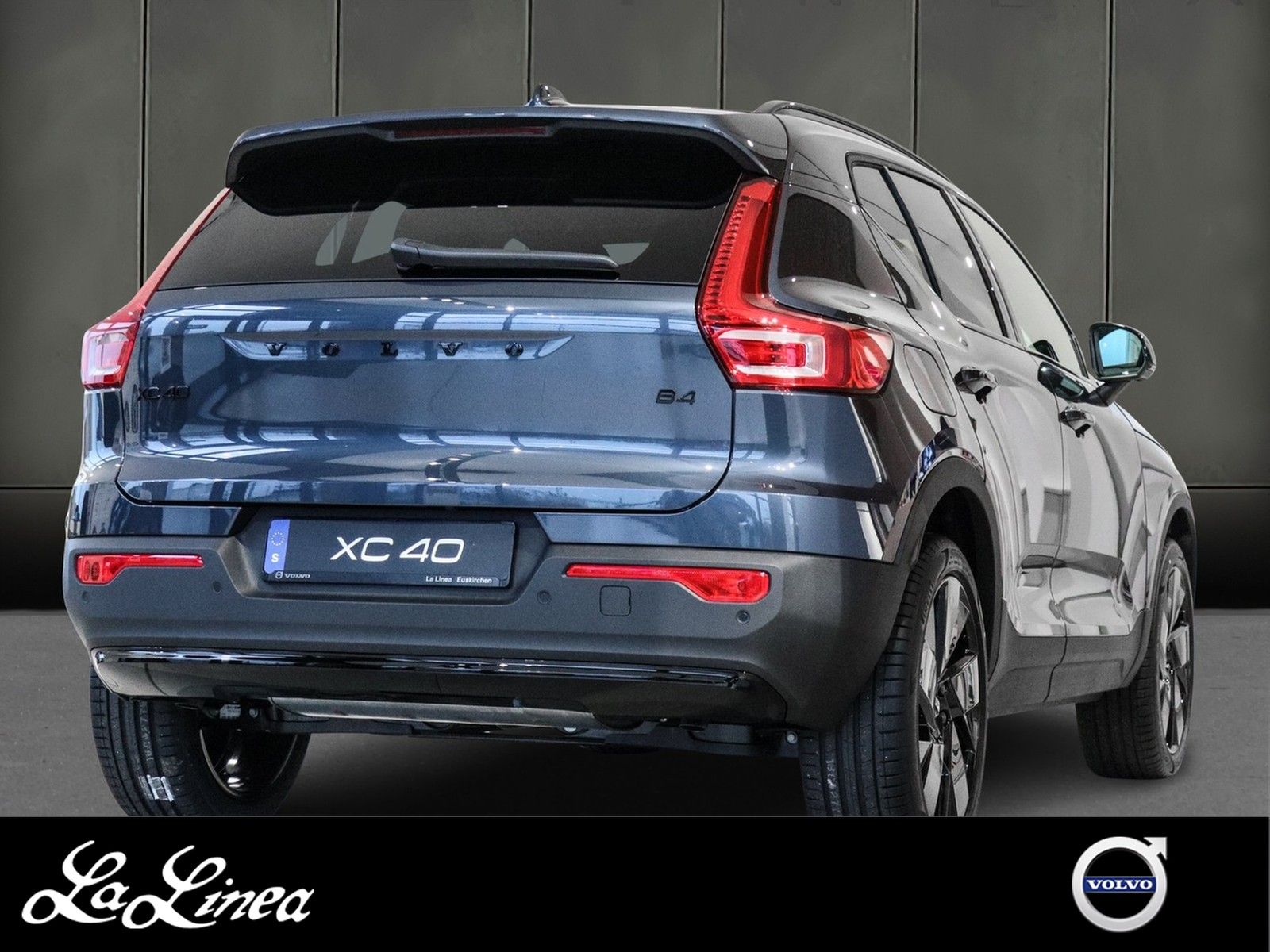 Volvo XC40 B4 Plus Black Edition 2WD imagem 2