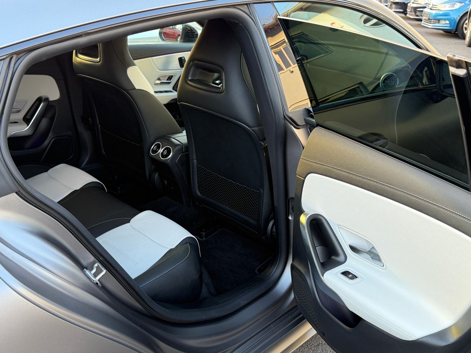 Fahrzeugabbildung Mercedes-Benz CLA 250 SB AMG-Line ACC Leder LED Memory Kamera