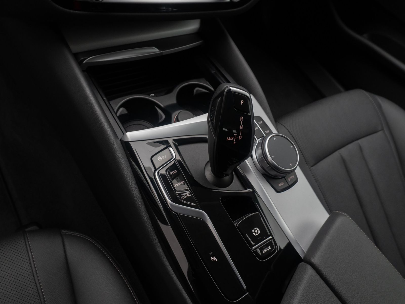 Fahrzeugabbildung BMW 520i DAB Alarm FernlichtAssis PDC GeschwindigReg