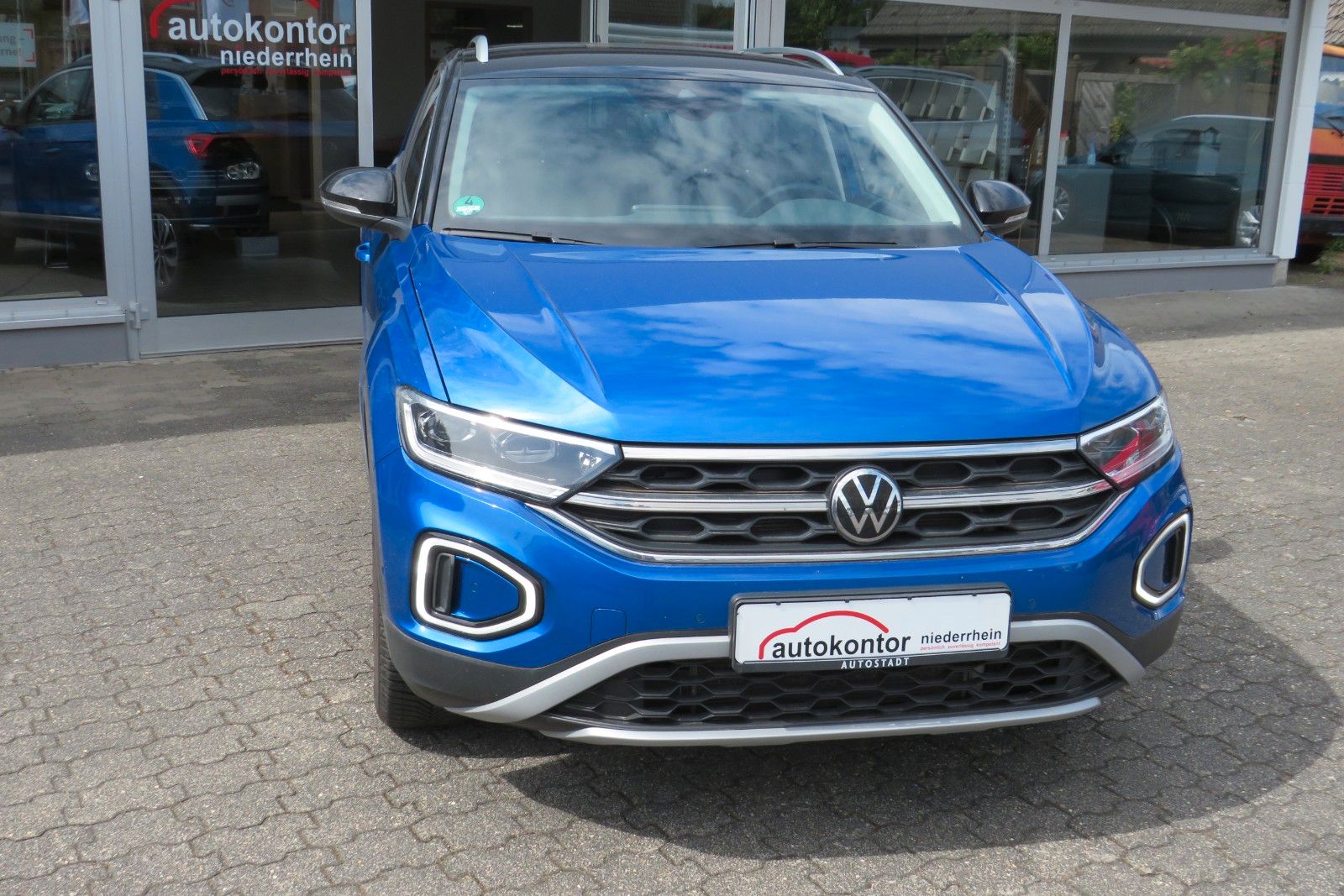 Fahrzeugabbildung Volkswagen T-Roc Style ACC APP MASSAGE SITZH. 17`KAMERA 1.H