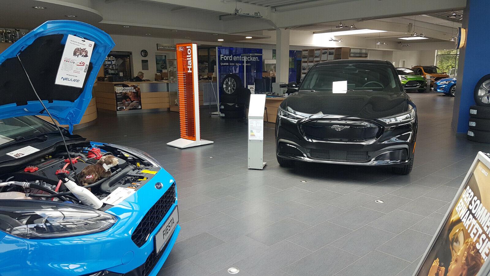 showroom-image-top