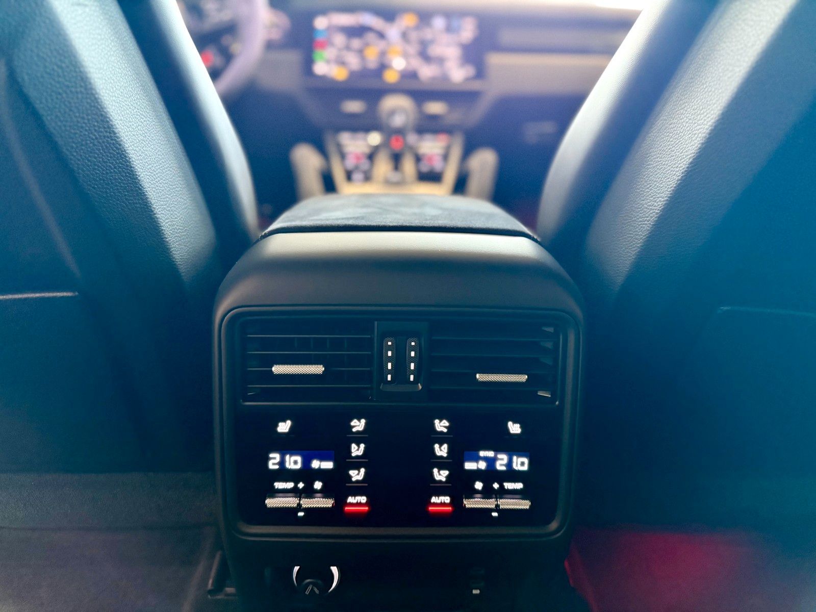 Fahrzeugabbildung Porsche Cayenne Turbo GT ACC / HeadUp / 22Zoll / Keyless