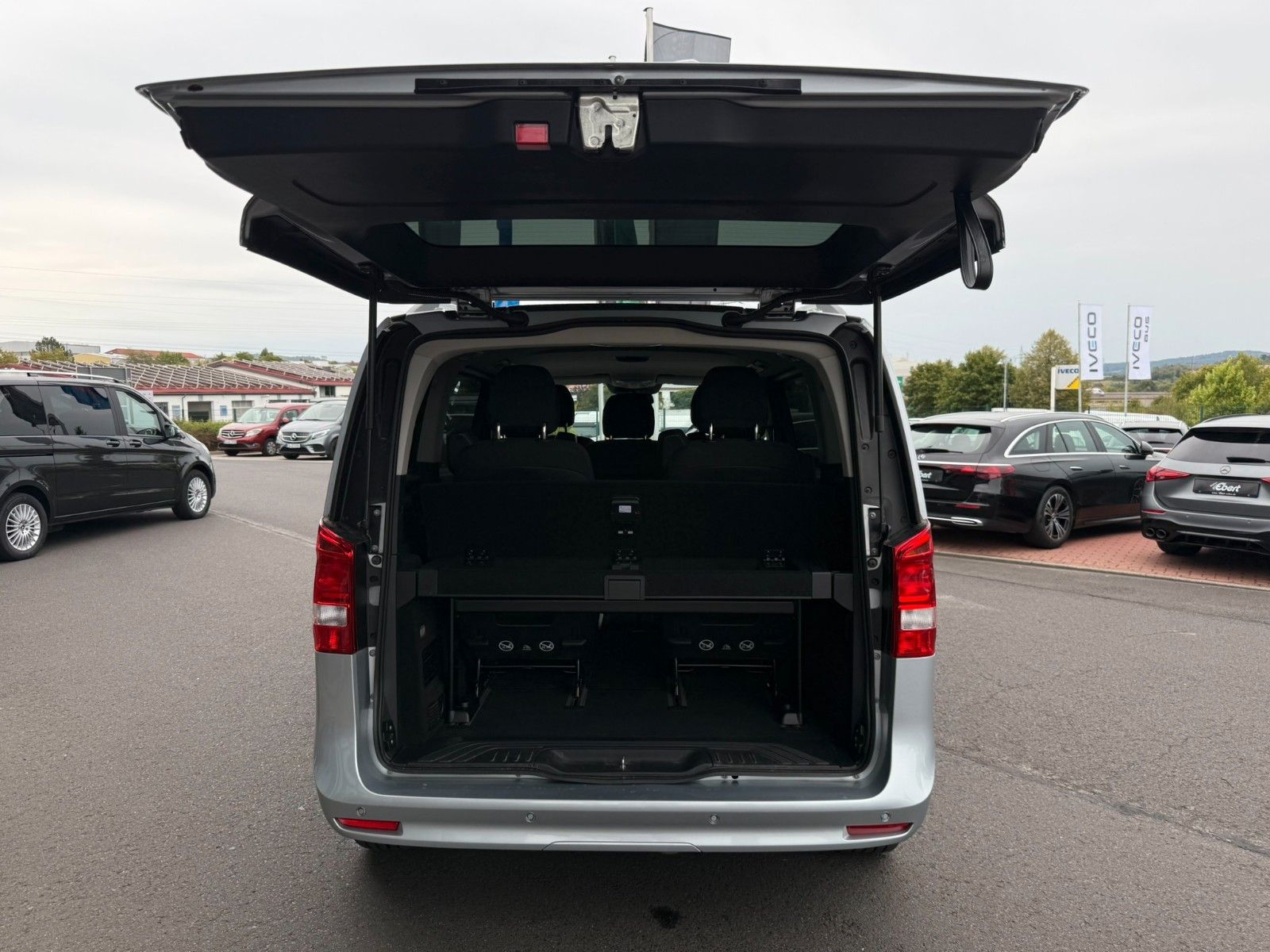 Fahrzeugabbildung Mercedes-Benz V 250 d Kompakt DISTRONIC AHK2,5to Kamera