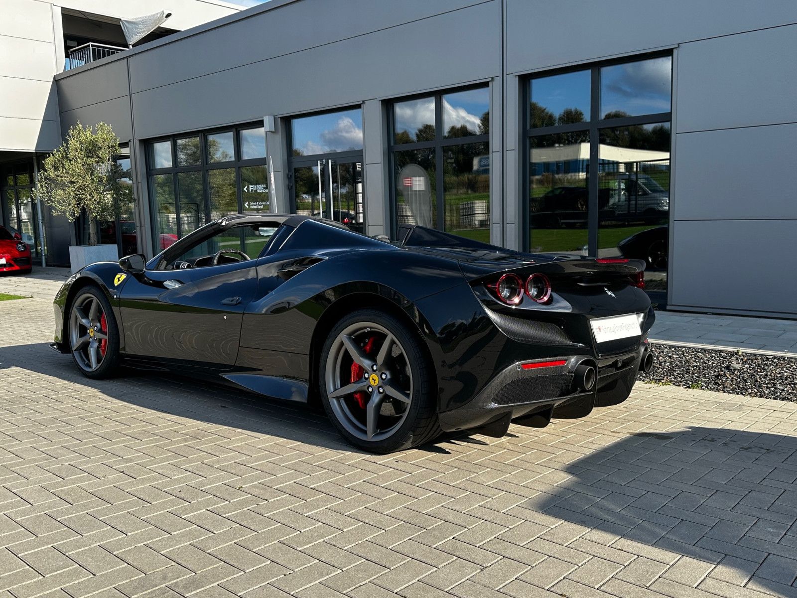 Fahrzeugabbildung Ferrari F8 Spider-Carbon-Lift-JBL-Kamera-AFS-ADAS