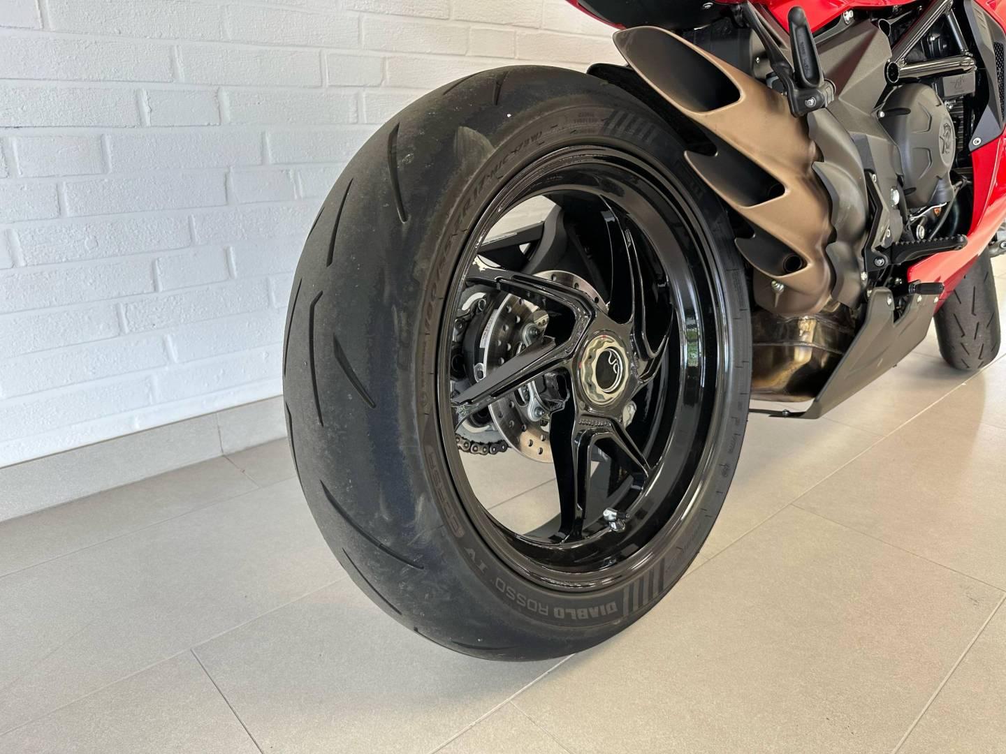 MV Agusta F3 800 R + Garantie bis 03.04.2028