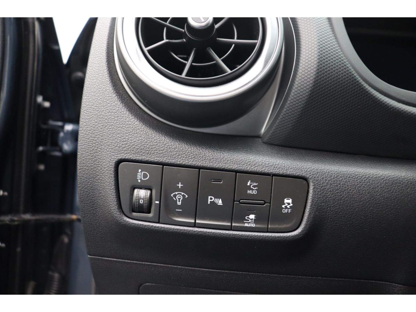 Fahrzeugabbildung Hyundai KONA Elektro Trend 2WD Totwinkelass ACC