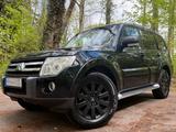 Mitsubishi PAJERO 3,2 DI-D INSTYLE*AUTOMATIK*KAMERA*XENON* - Mitsubishi Pajero aus 2007 mit Diesel-Antrieb