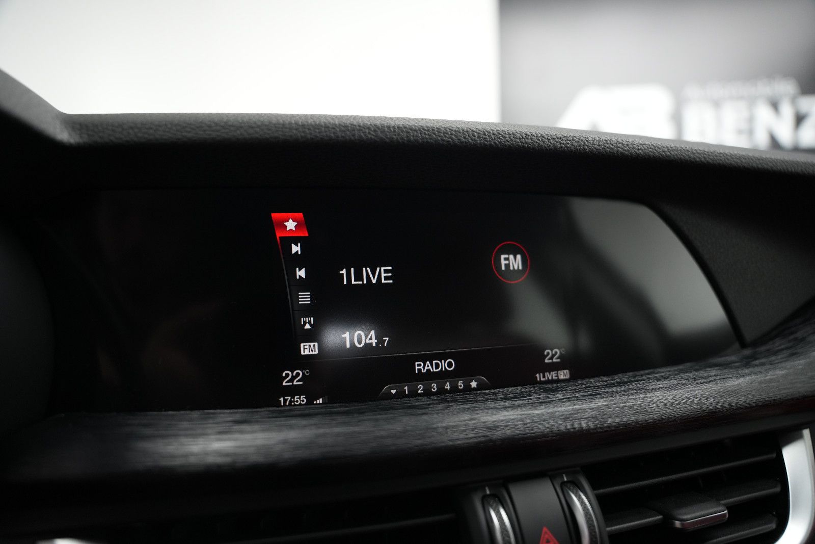 Fahrzeugabbildung Alfa Romeo Stelvio Super Q4/BI-XENON/PDC/AUTOMATIK/SPURHALT