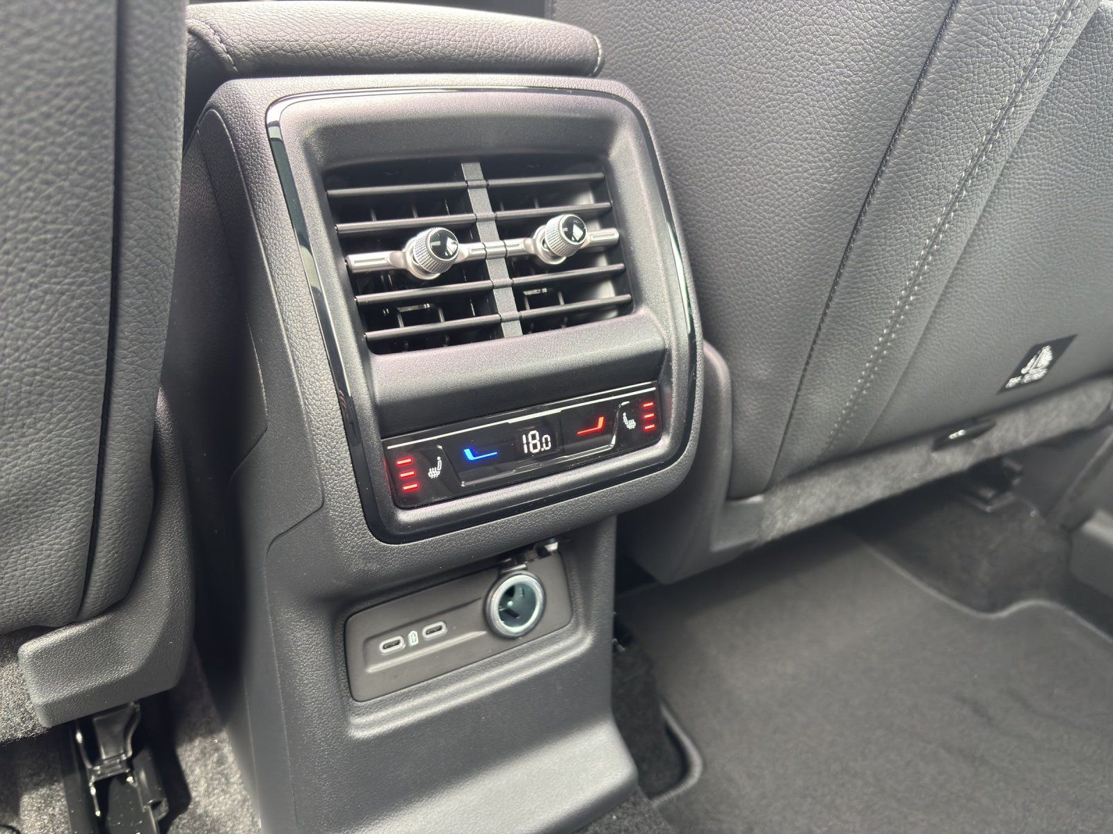 Fahrzeugabbildung SKODA Kodiaq Selection 2.0 TDI DSG PANO+AHK+ACC+360°