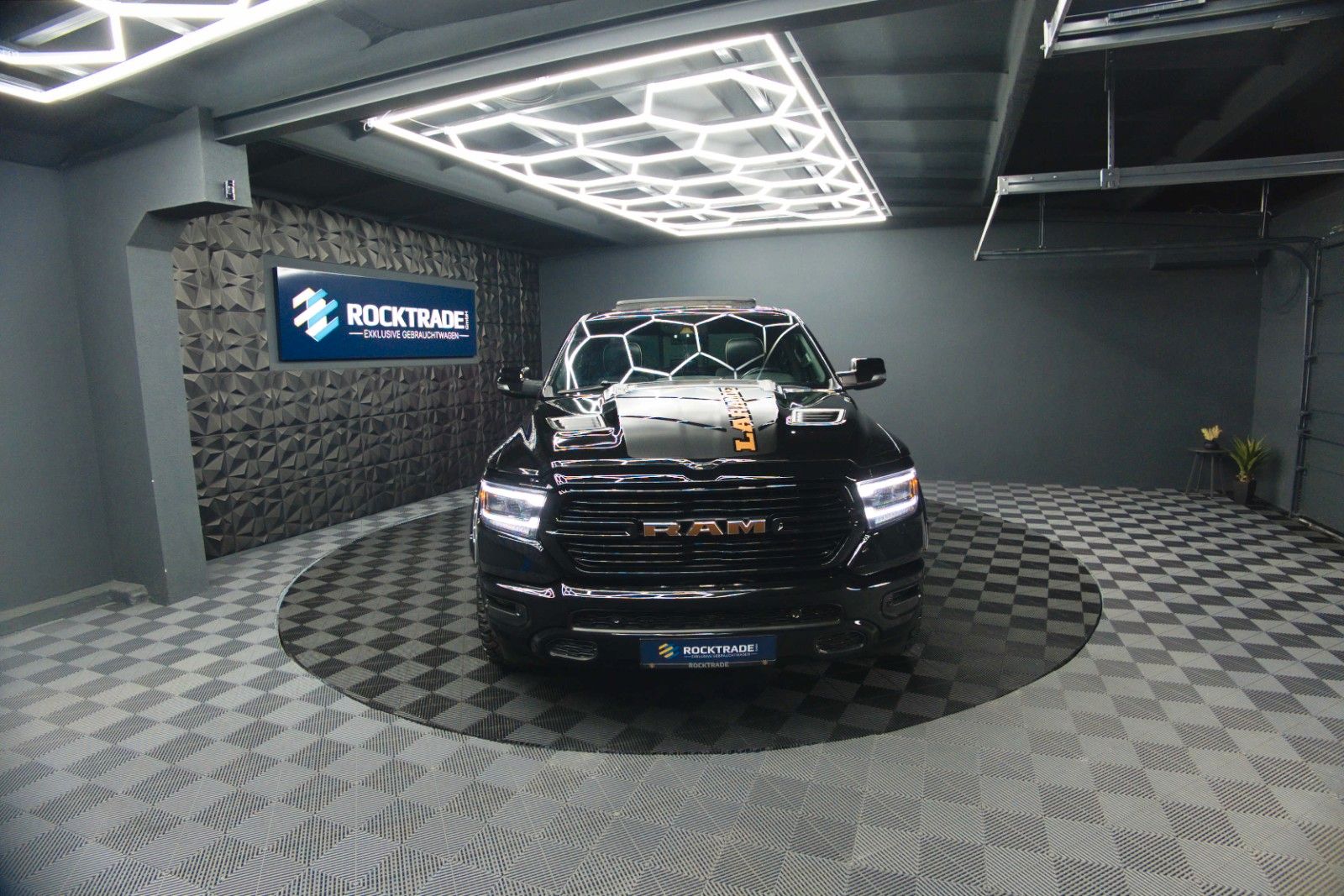Fahrzeugabbildung Dodge RAM 5.7 V8 HEMI 4x4 Night LARAMIE LONGBED 19%