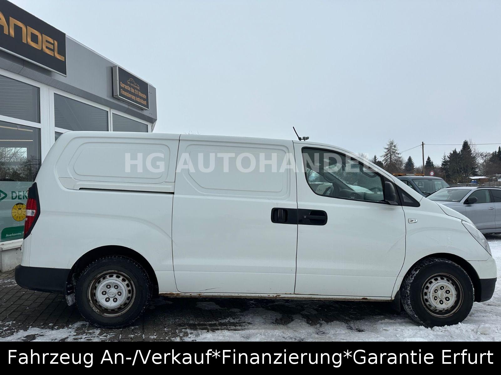 Hyundai H-1 Kasten 8-fach bereift