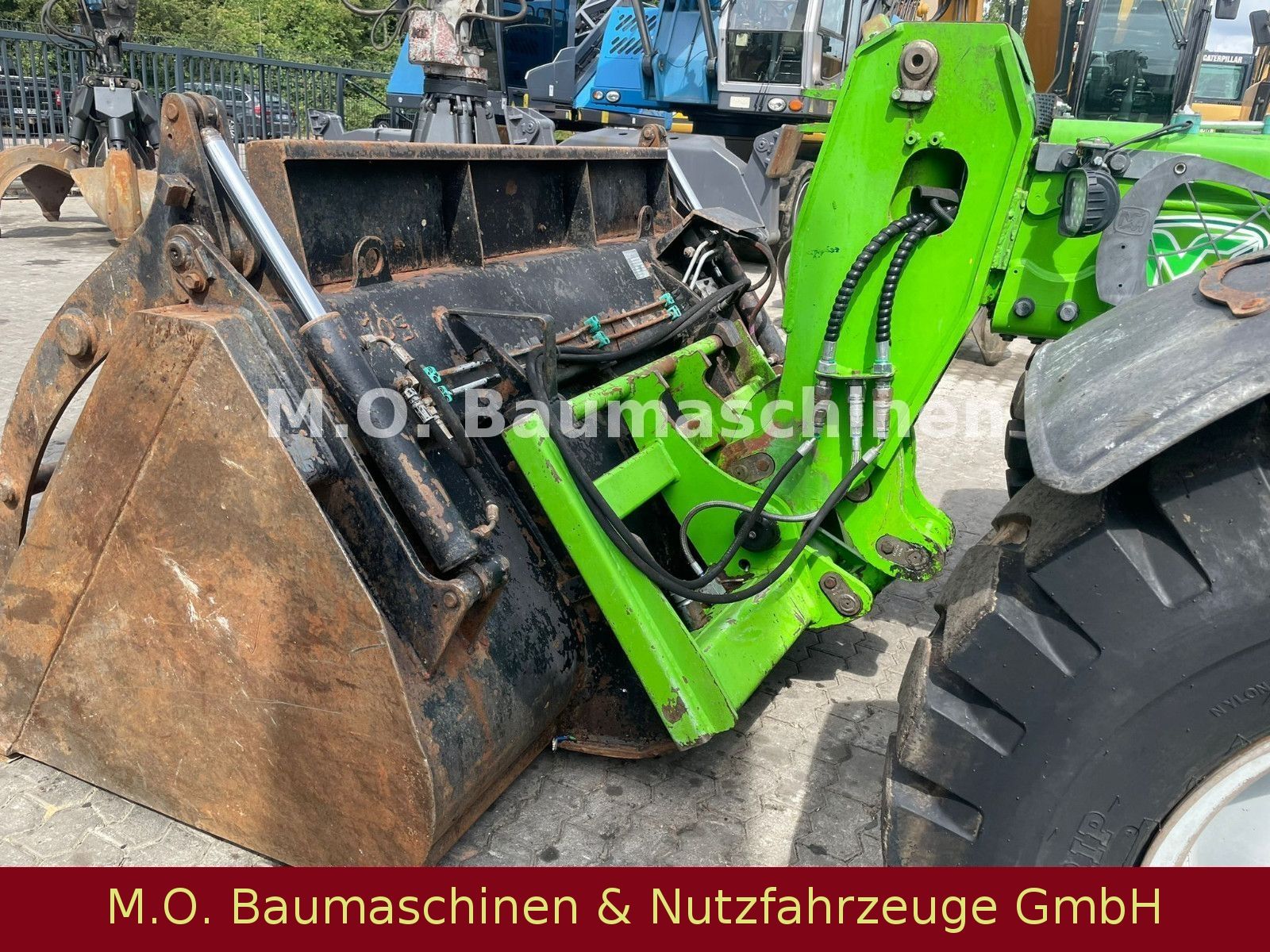 Fahrzeugabbildung Merlo P 55.9 CS / 9 m / 5,5 T/2m³ Mulchgreiferschaufel