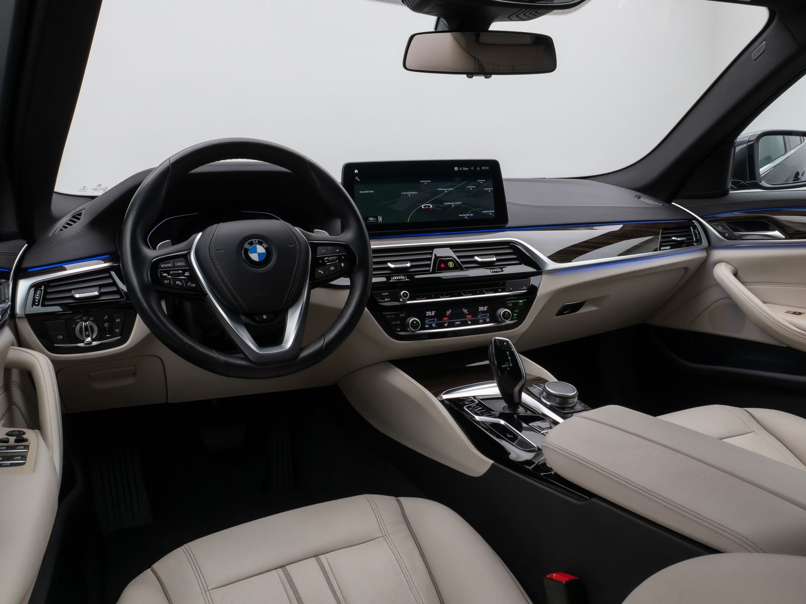 Fahrzeugabbildung BMW 530d LuxuryLine Laser HUD DAB HiFi DisKey 19Zoll