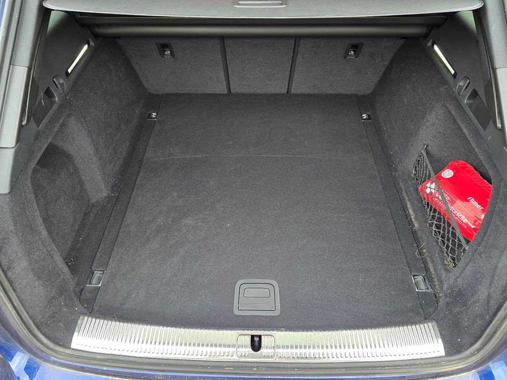 AUDI A4 Avant 3.0 V6 TDI quattro S-line Standheizung AUDI A4 Avant 3.0 V6 TDI quattro S-line Standheizung