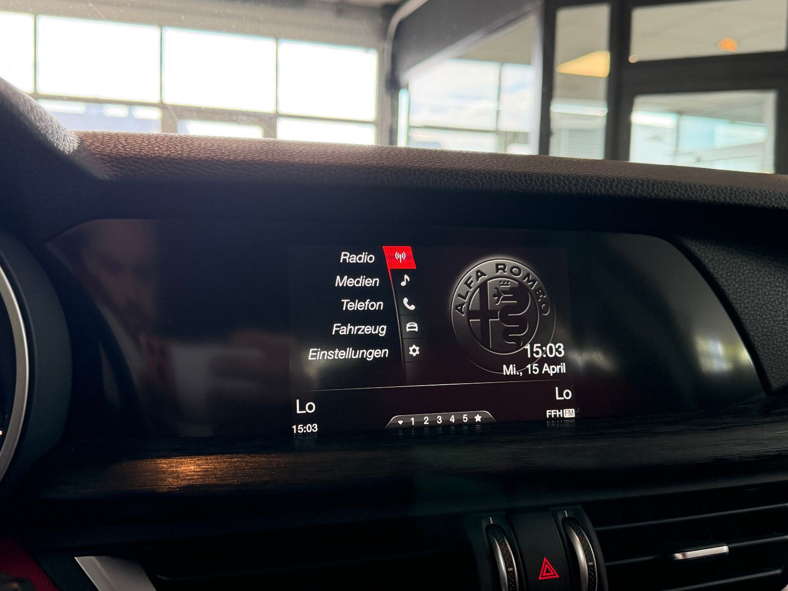 Fahrzeugabbildung Alfa Romeo Stelvio Super Q4/BI-XENON/PDC/AUTOMATIK/SPURHALT
