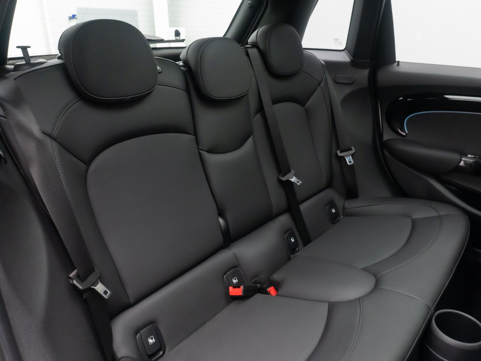 Fahrzeugabbildung MINI COOPER Panorama Kamera HUD H/K DAB Komfort Voll