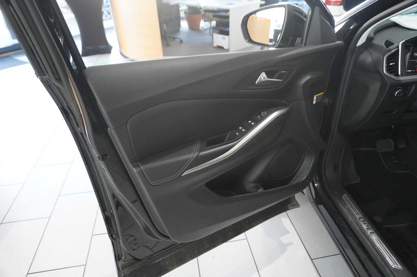 Fahrzeugabbildung Opel Grandland (X) ULTIMATE 4HYBRID NAVI/LED/360°/DAB