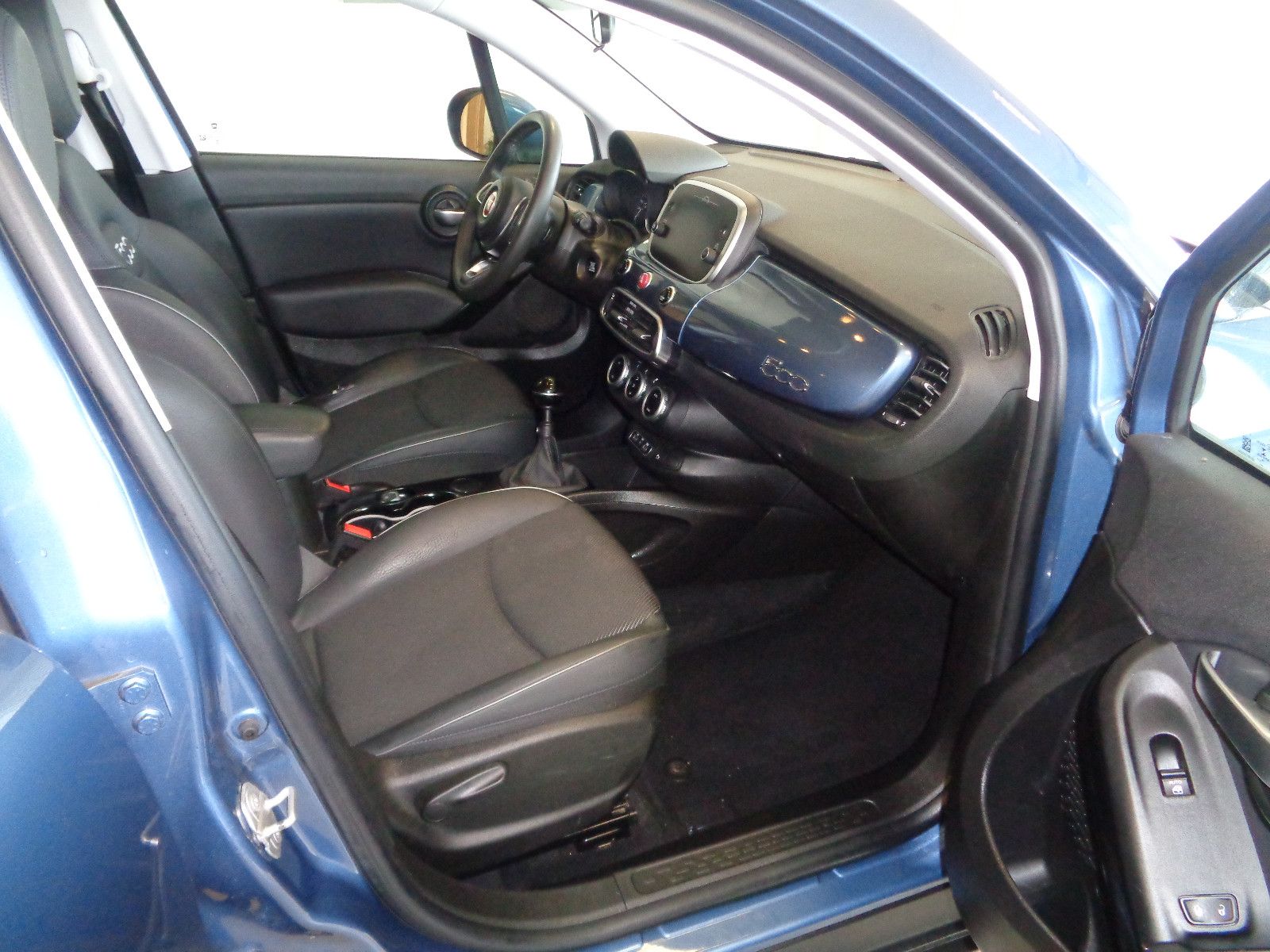 Fahrzeugabbildung Fiat 500X Cross / NAVI / KAMERA / 8-FACH / 1. HAND