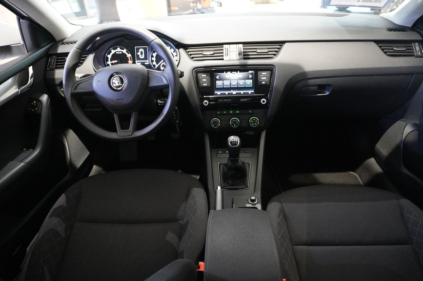 Fahrzeugabbildung SKODA Octavia COMBI 1.0 TSI ACTIVE LED/SHZ/PDC/DAB+