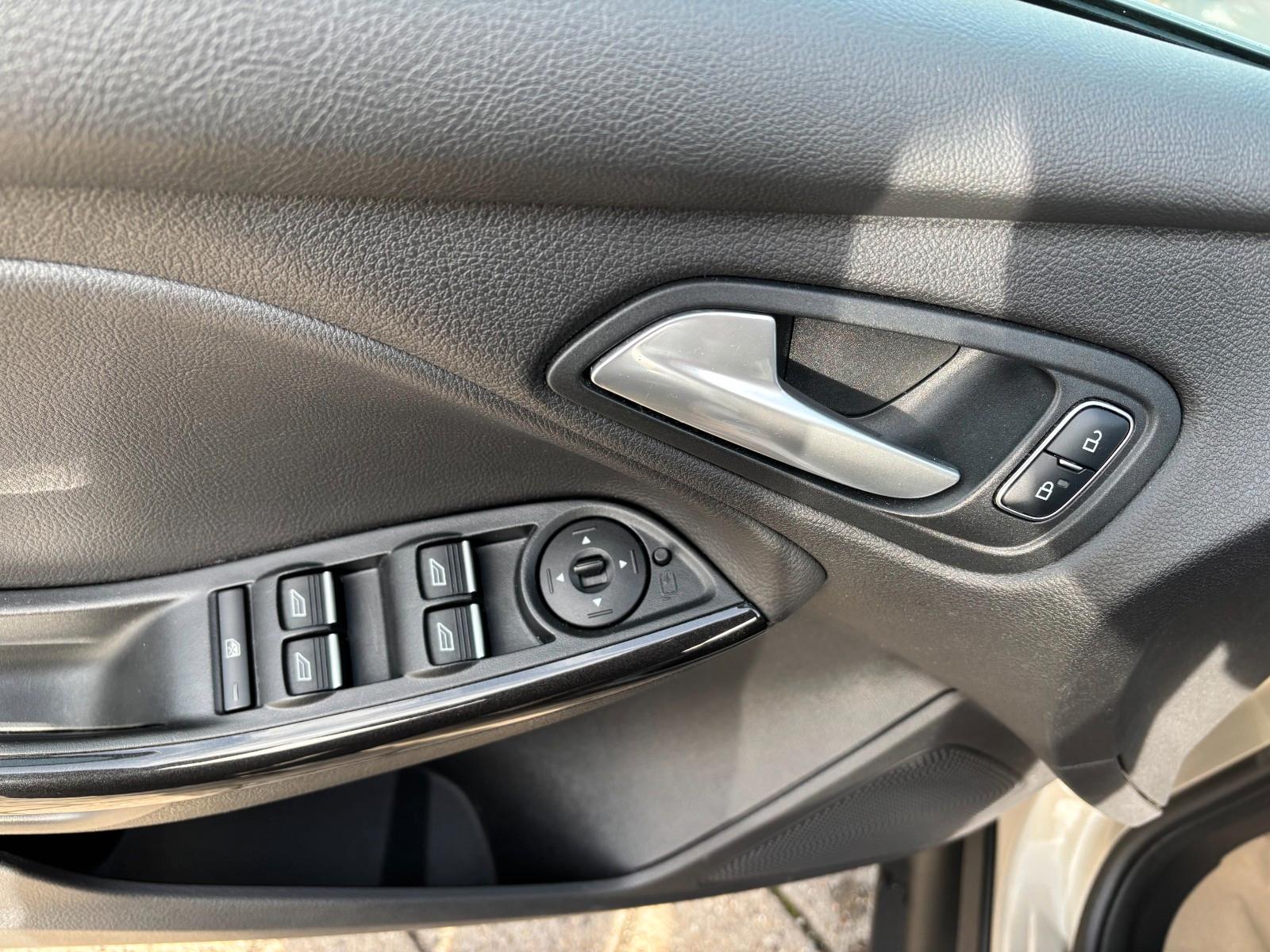 Ford Focus Turnier Titanium* Navigation *Automatik