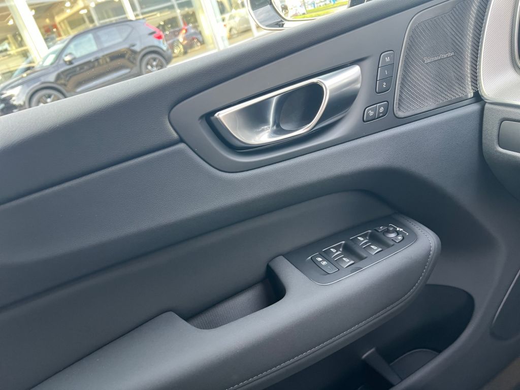 VOLVO XC60 T8 AWD Plug-in Hybr. Ultra Black Ed.,Nappa VOLVO XC60 T8 AWD Plug-in Hybr. Ultra Black Ed.,Nappa