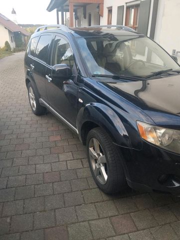 Mitsubishi MITSUBISHI OUTLANDER 7 Sitzplätze