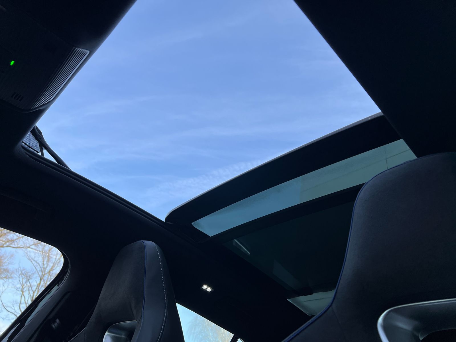 Fahrzeugabbildung Volkswagen Tiguan R-Line 1.5 eTSI DSG *AHK, ACC, IQ.Light,