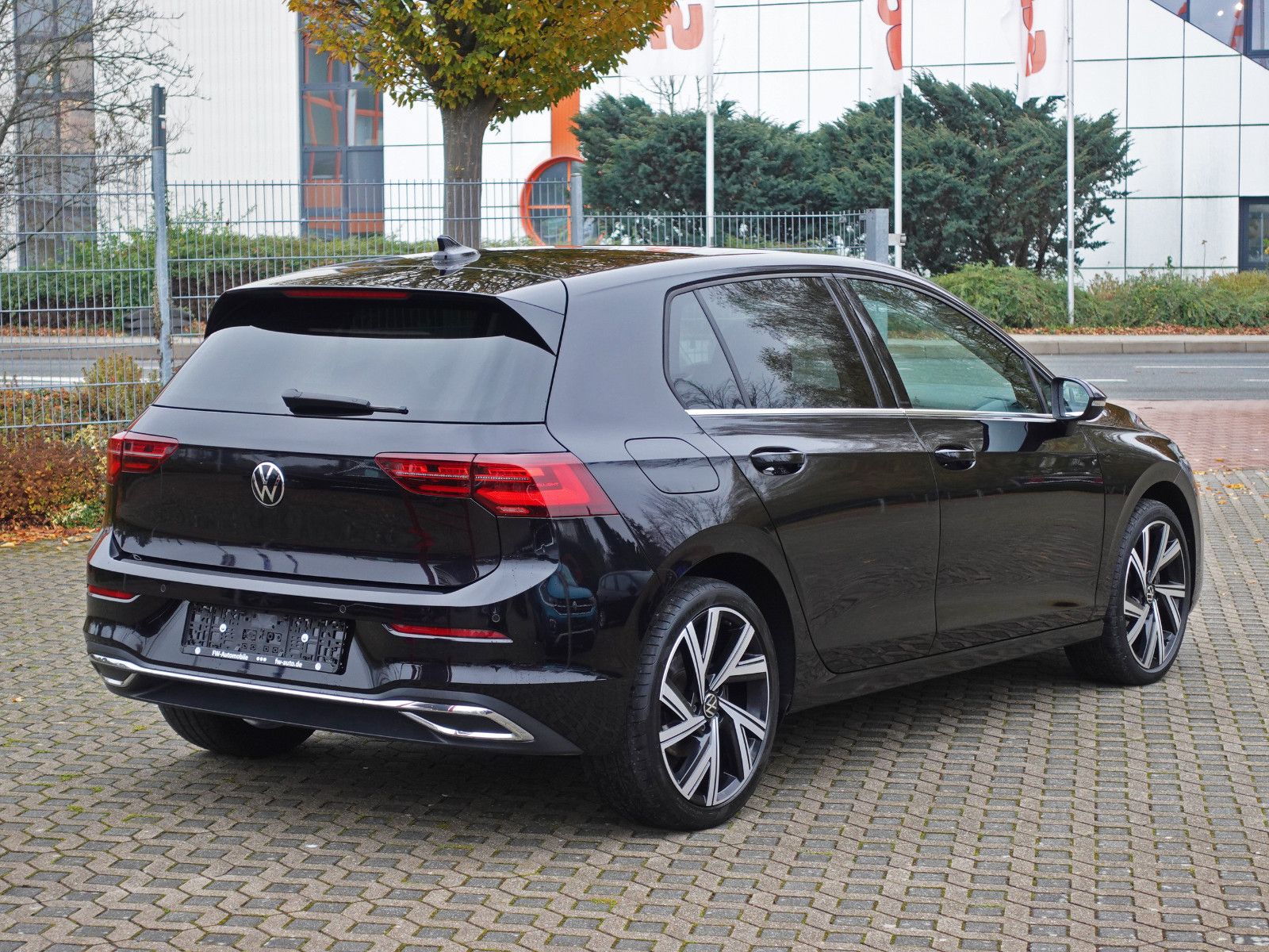 Fahrzeugabbildung Volkswagen Golf 2.0 TSI DSG 4MOTION Style IQ.Light Assist.