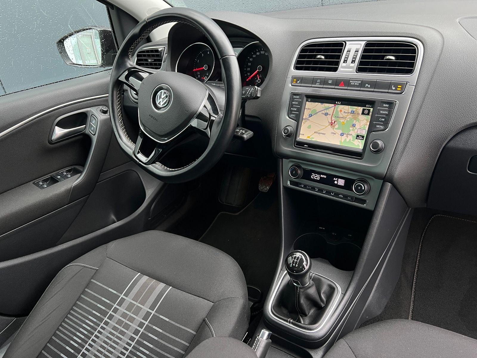 Fahrzeugabbildung Volkswagen Polo Lounge 1.0 *Sitzheizung, Climatronic, Navi*