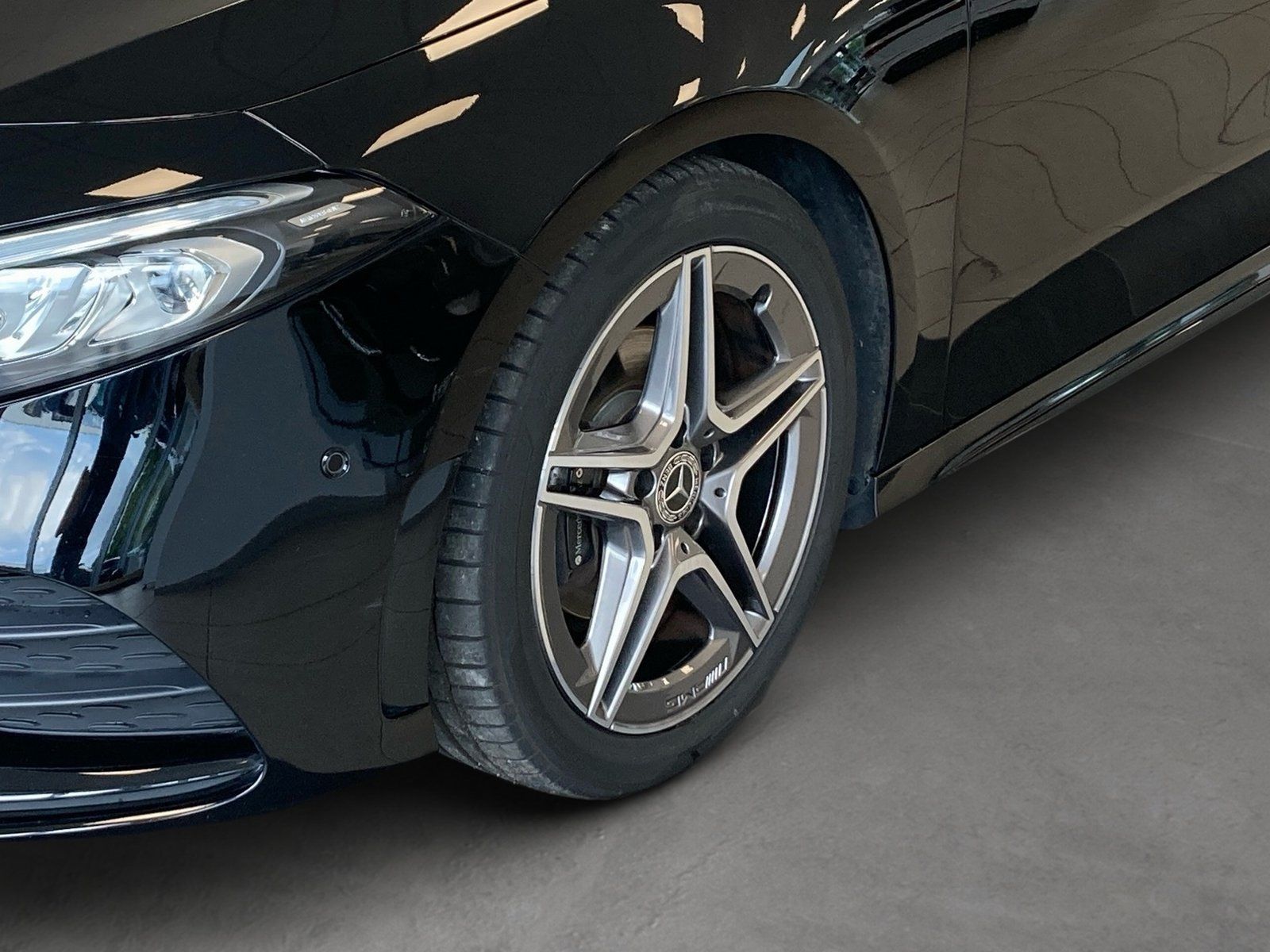 Fahrzeugabbildung Mercedes-Benz A 180 AMG*Distronic*Pano*Totwinkel*Kamera*LED*18