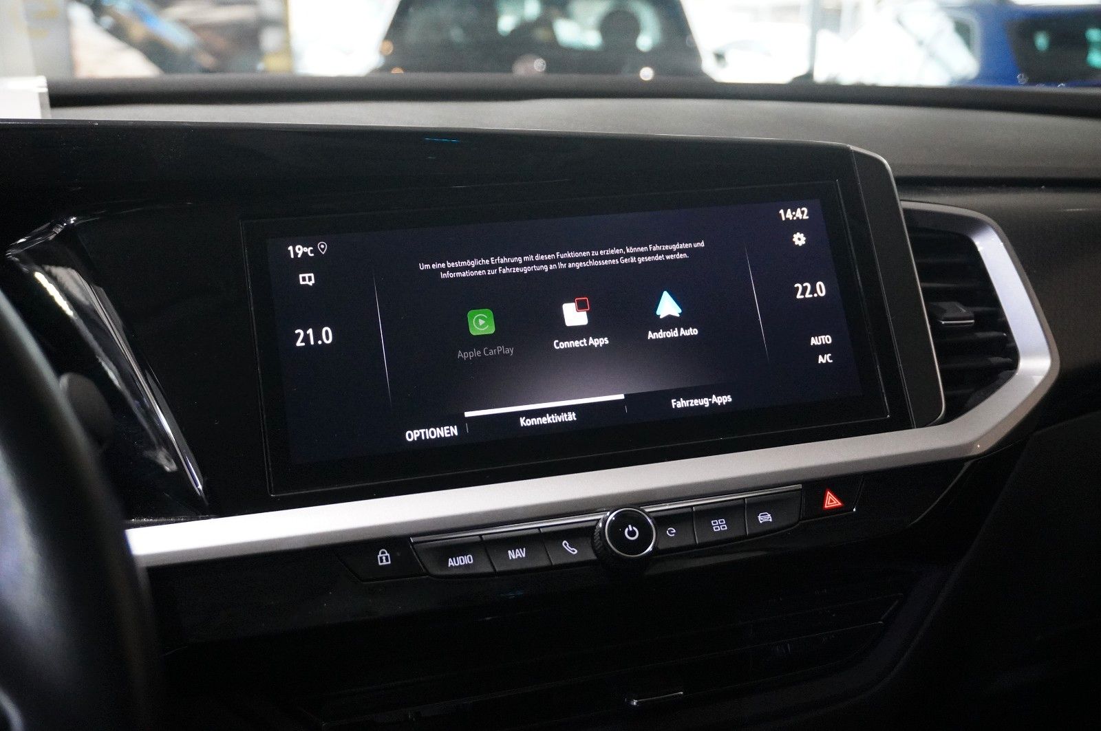 Fahrzeugabbildung Opel Grandland (X) 1.6 HYBRID 4X4 ULTIM. NAVI/360°/SH