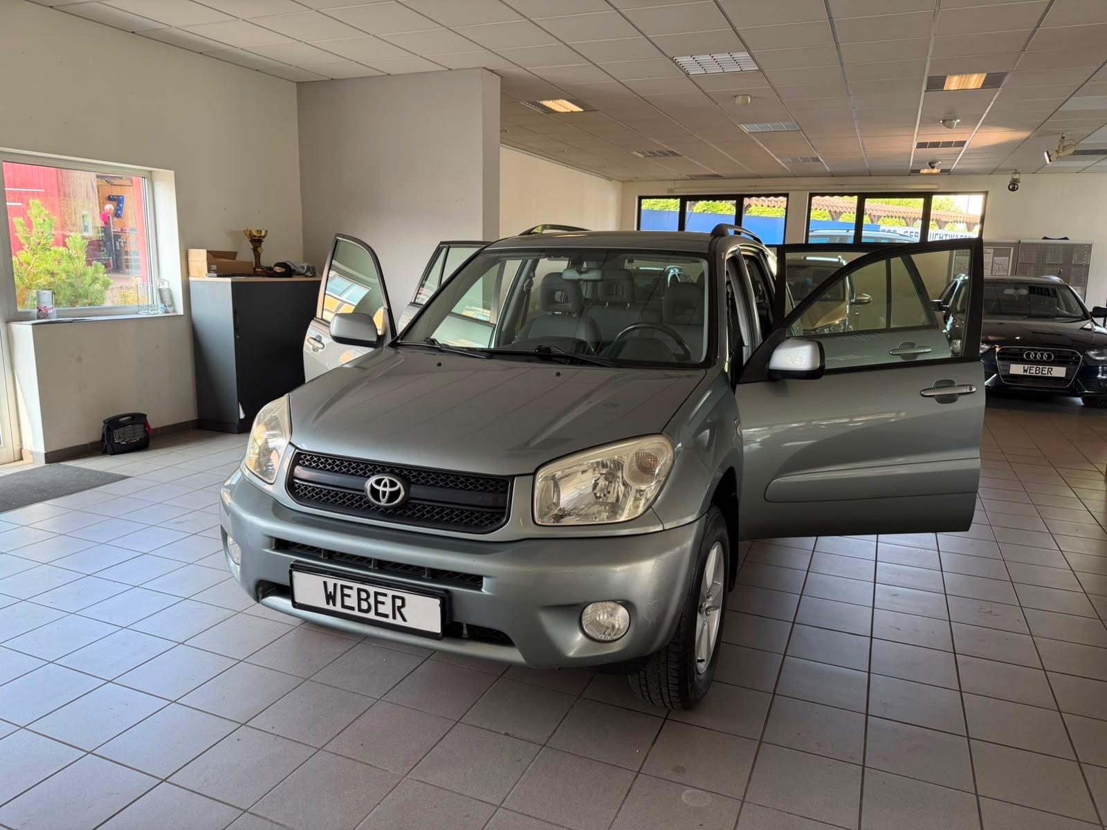 Toyota RAV4 2.0 VVT-i 150 ch 4x4 Sol • Attelage • Radar de recul