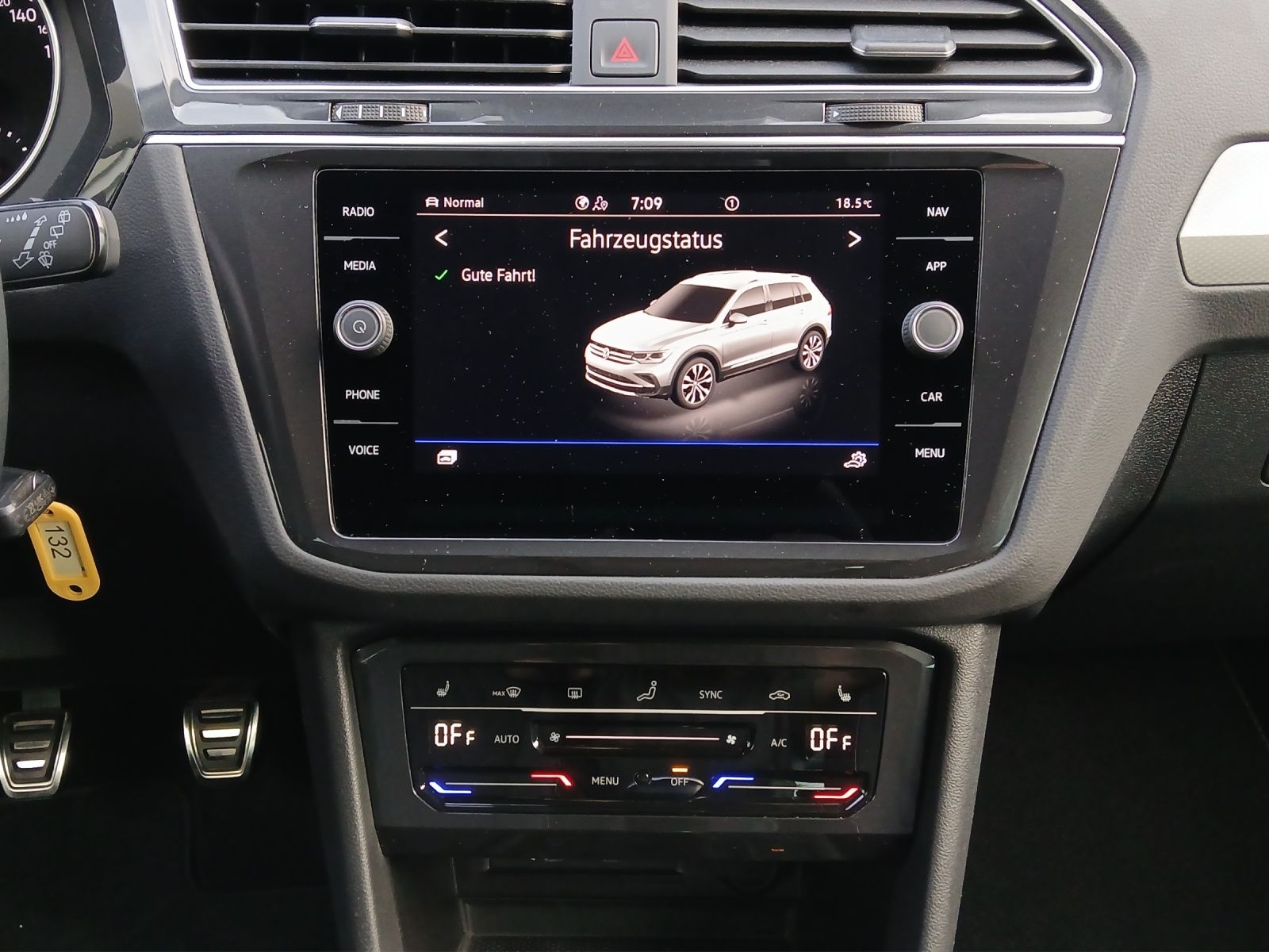 Fahrzeugabbildung Volkswagen Tiguan TSI Move LED CarPlay ACC PDC SHZ LHZ