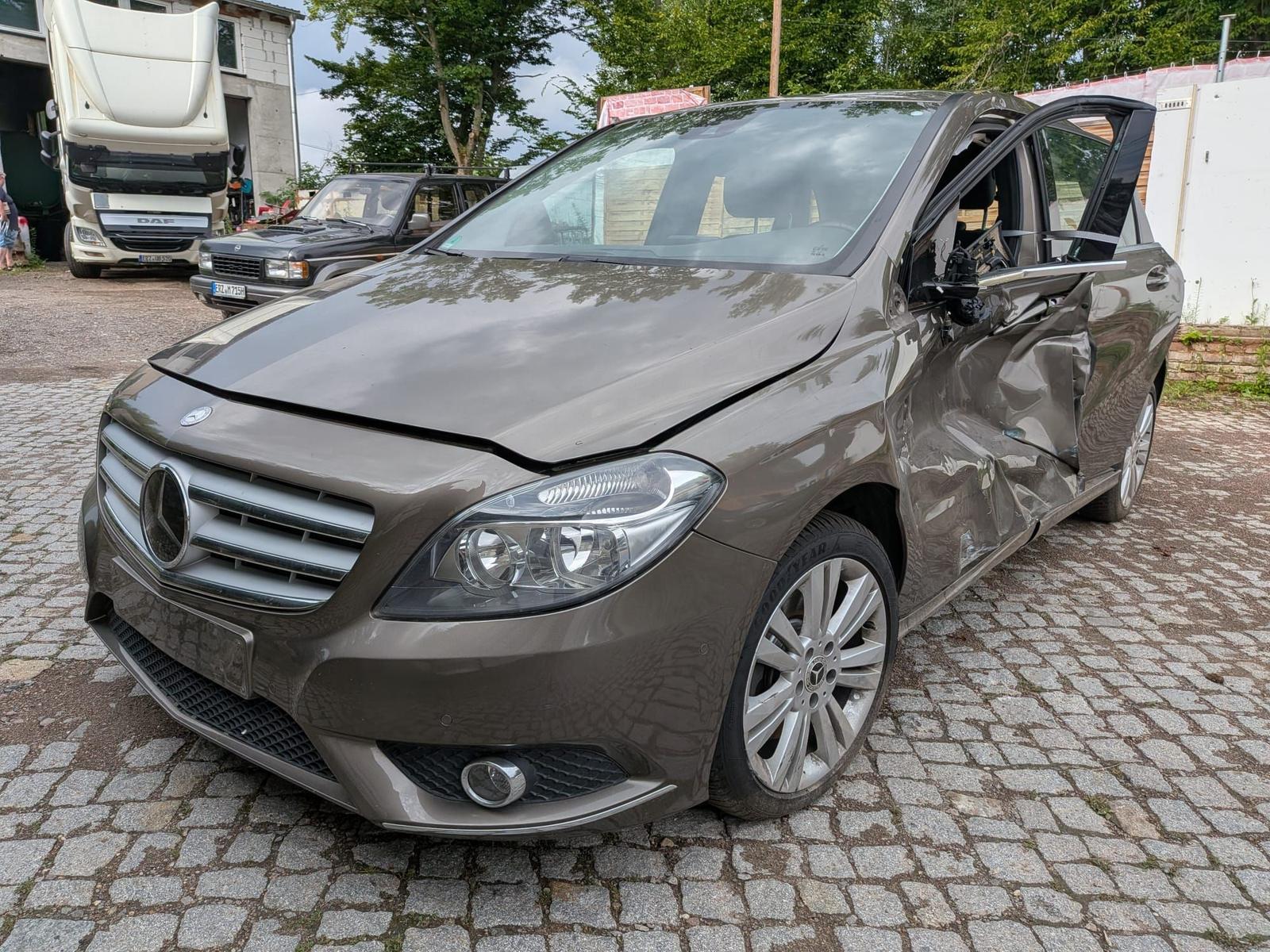 Mercedes-Benz B 250 2.0 CGI Automatik Unfallschaden