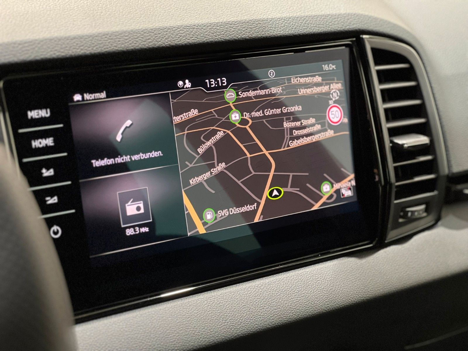 Fahrzeugabbildung SKODA Karoq Sportline 4x4 -Leder - AHK - Pano - Rfk