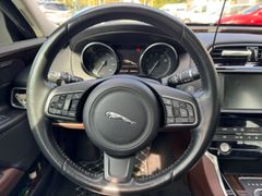 Fahrzeugabbildung XE Portfolio 20t Jaguar Navi Leder Bi-Xenon Lenk