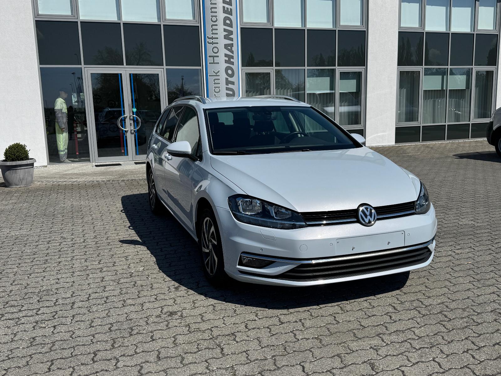 Volkswagen GOLF VII VARIANT DSG SOUND ++2.HD+KAMERA+SITZH.+