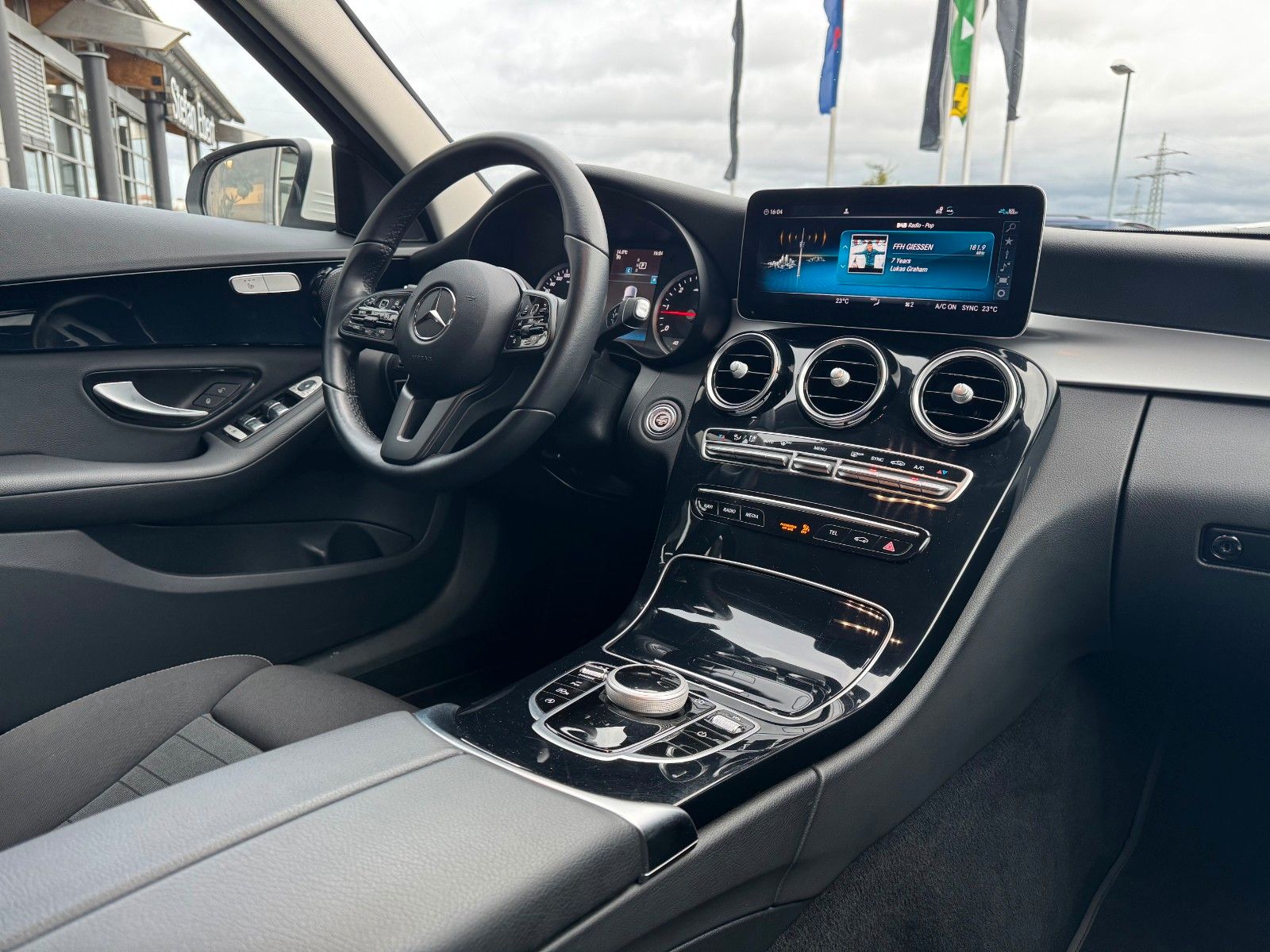 Fahrzeugabbildung Mercedes-Benz C 180d T LED+RKamera+SHZ+DAB