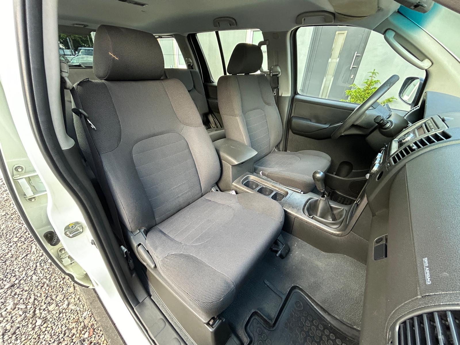 Nissan Pathfinder XE Plus 2.5 dCi 171 ch BVM 4x4 / 7 places / Attelage 3 t / Sièges chauffants / Climatisation auto