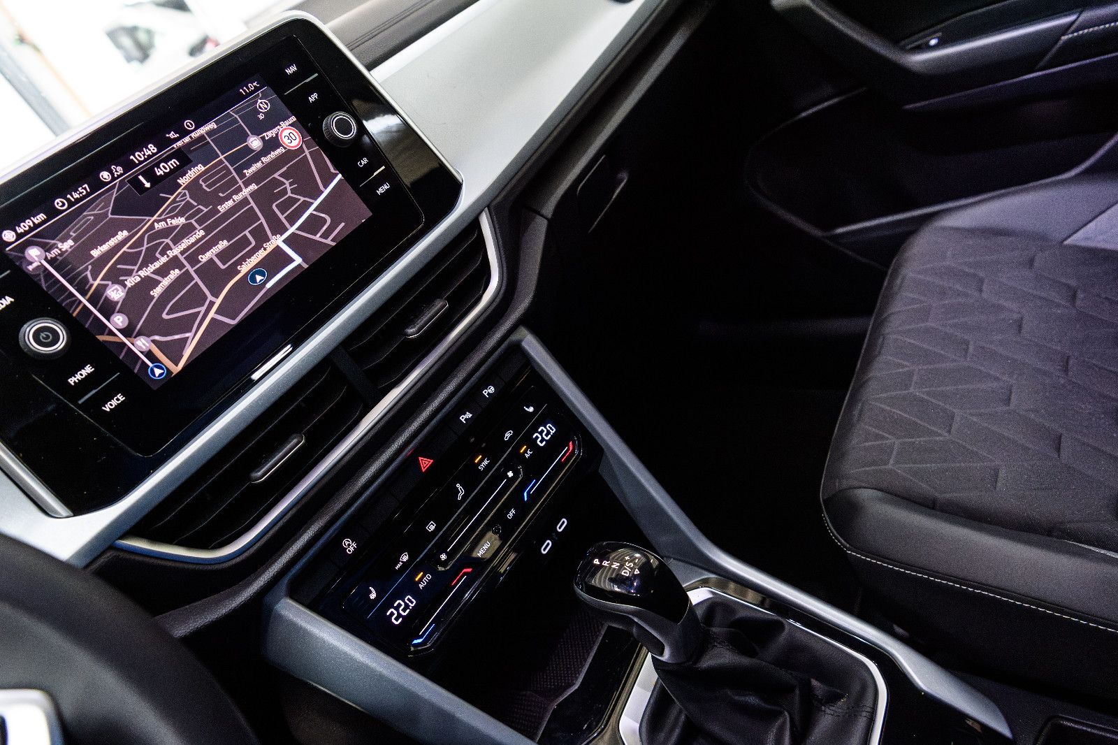 Fahrzeugabbildung Volkswagen T-Roc Goal+LED+AHK+GJR+NAVI+SHZ+AHK+ACC+