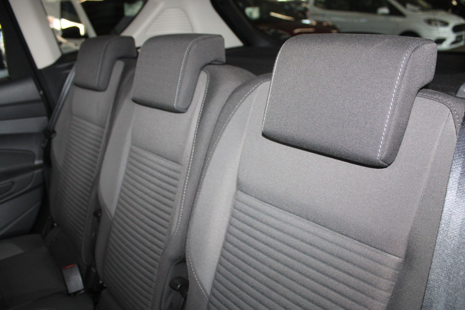 Fahrzeugabbildung Ford C-Max 1,5 Titanium Automatik NAVI AHK WinterPak