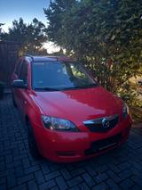 Mazda Verkaufe roten Mazda 2, 1,2 l, TÜV bis 2027 - gebrauchte Mazda 2 aus dem Jahr 2003