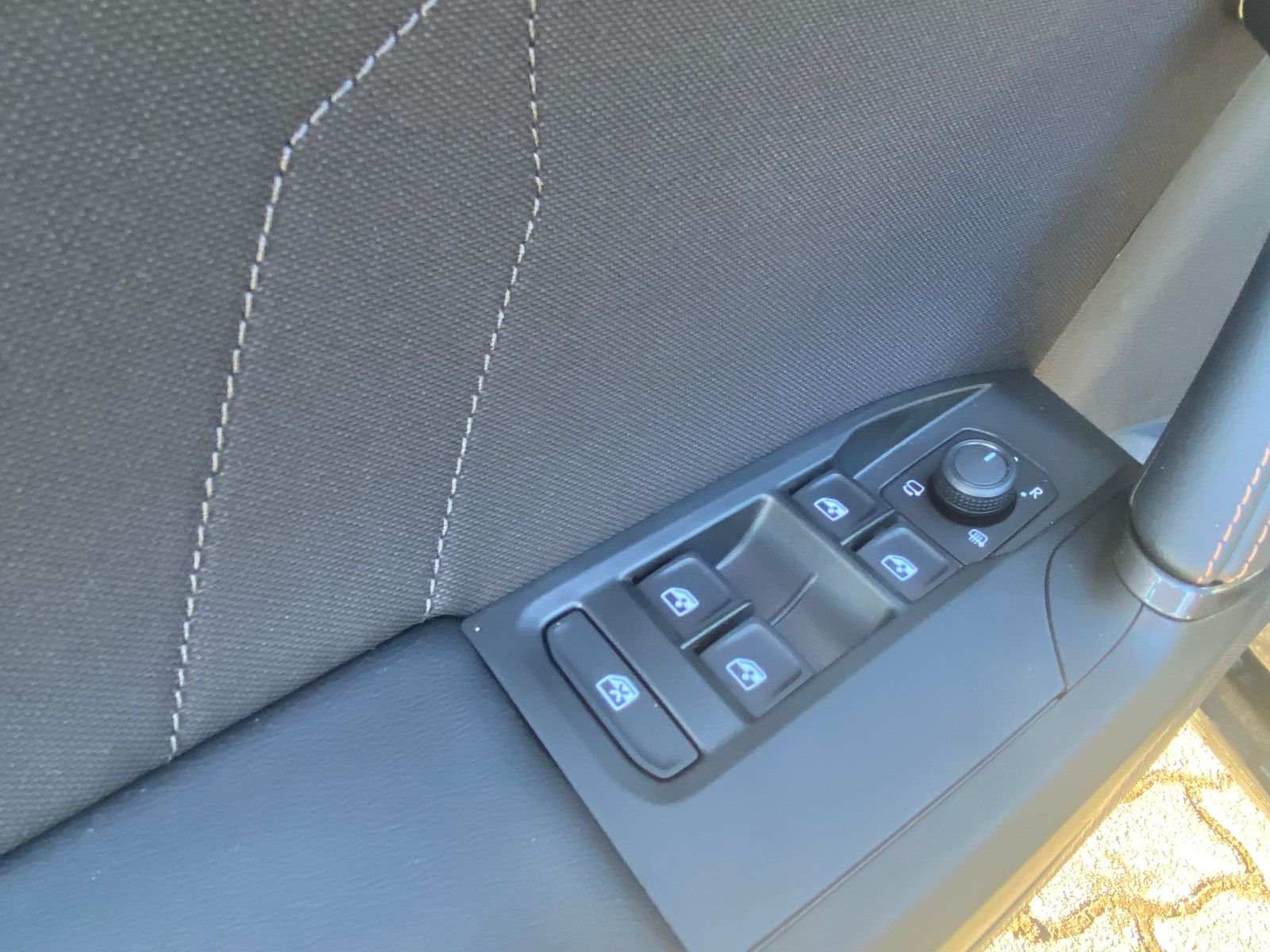 Fahrzeugabbildung CUPRA Leon Sportstourer 1.5 eTSI 110 kW DSG *AHZV-Vorb