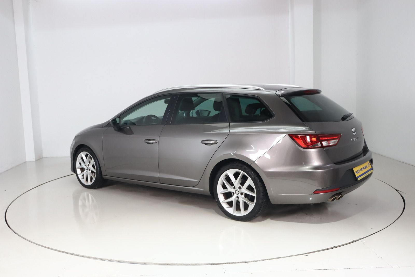 Fahrzeugabbildung SEAT Leon ST 1.4 FR * Navi * LED * HU/AU neu