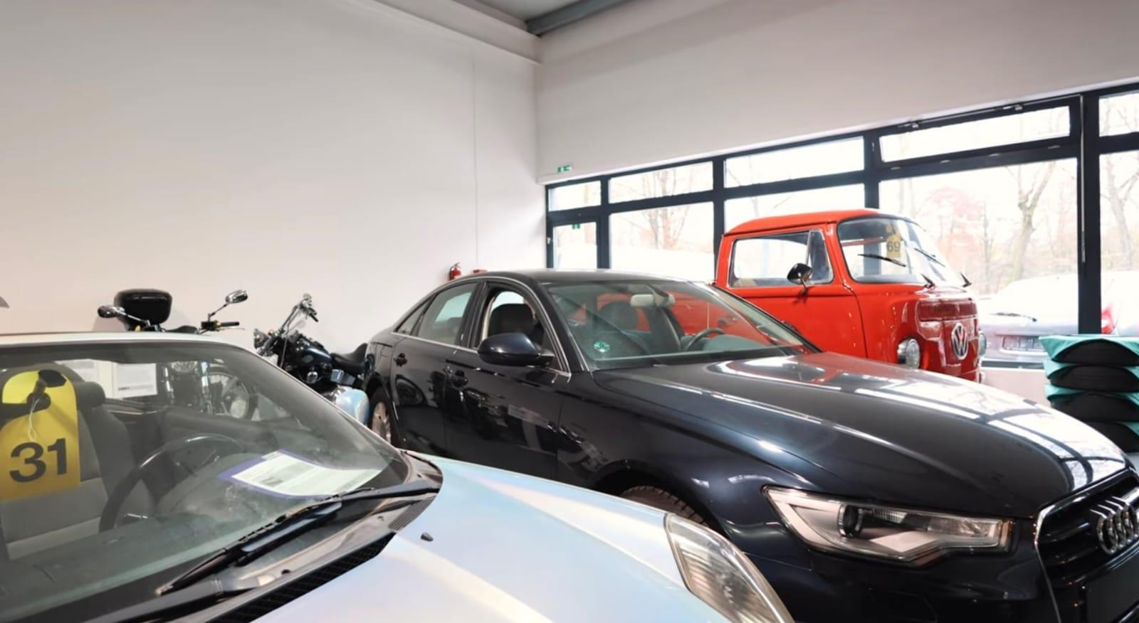 showroom-image-top